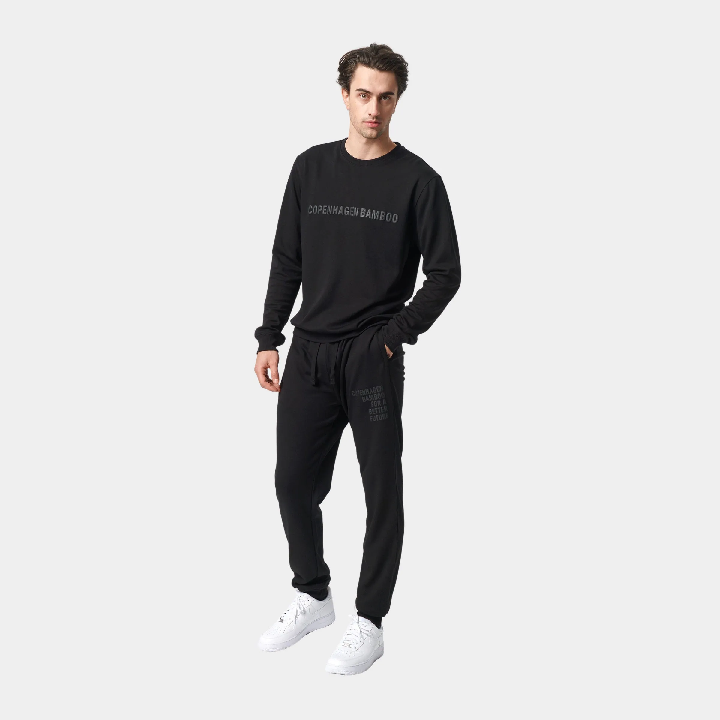 Sort bambus joggingsæt med logo