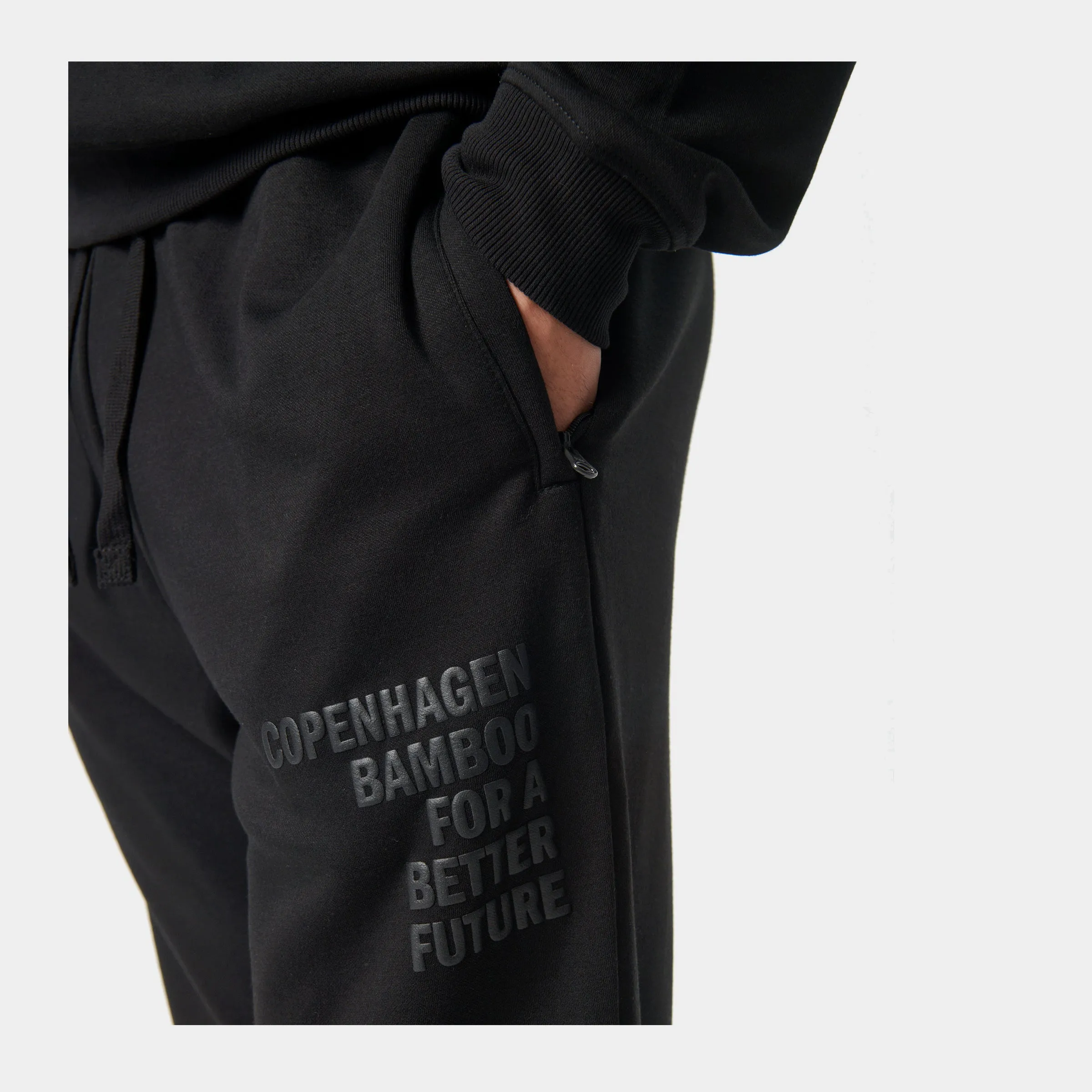 Sort bambus joggingsæt med logo