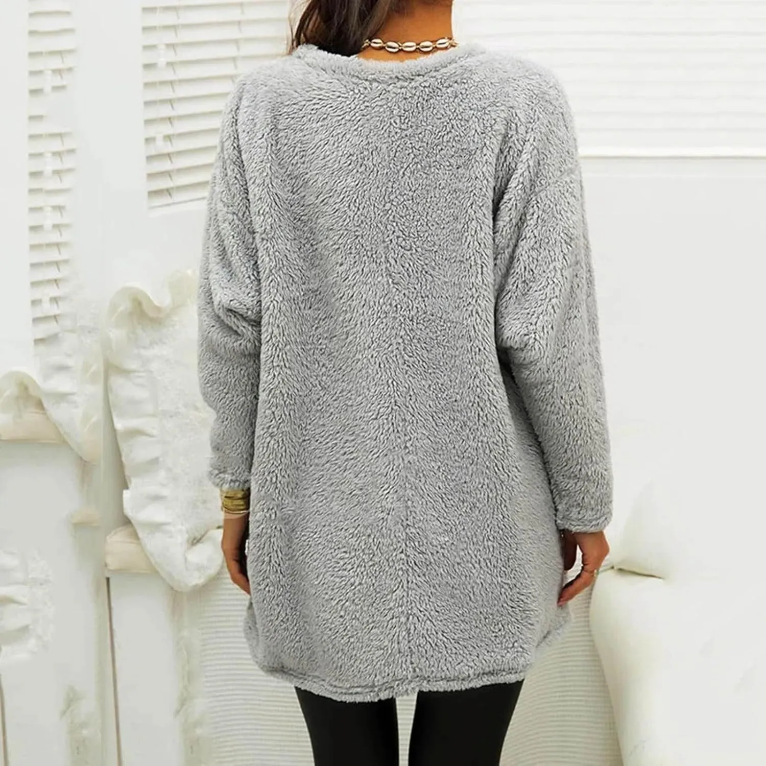 Womens Crewneck Sweatshirt Casual Long Sleeve Sherpa Fleece Warm Sweatshirt Tunic Tops Fluffy Outerwears with Pocket