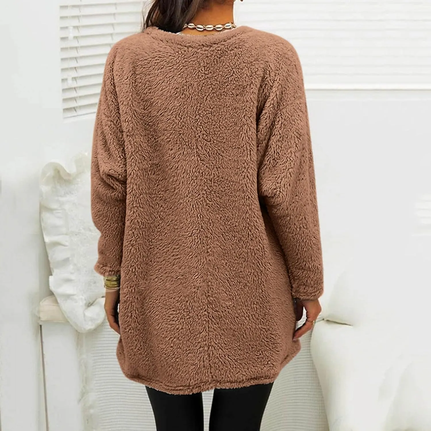 Womens Crewneck Sweatshirt Casual Long Sleeve Sherpa Fleece Warm Sweatshirt Tunic Tops Fluffy Outerwears with Pocket