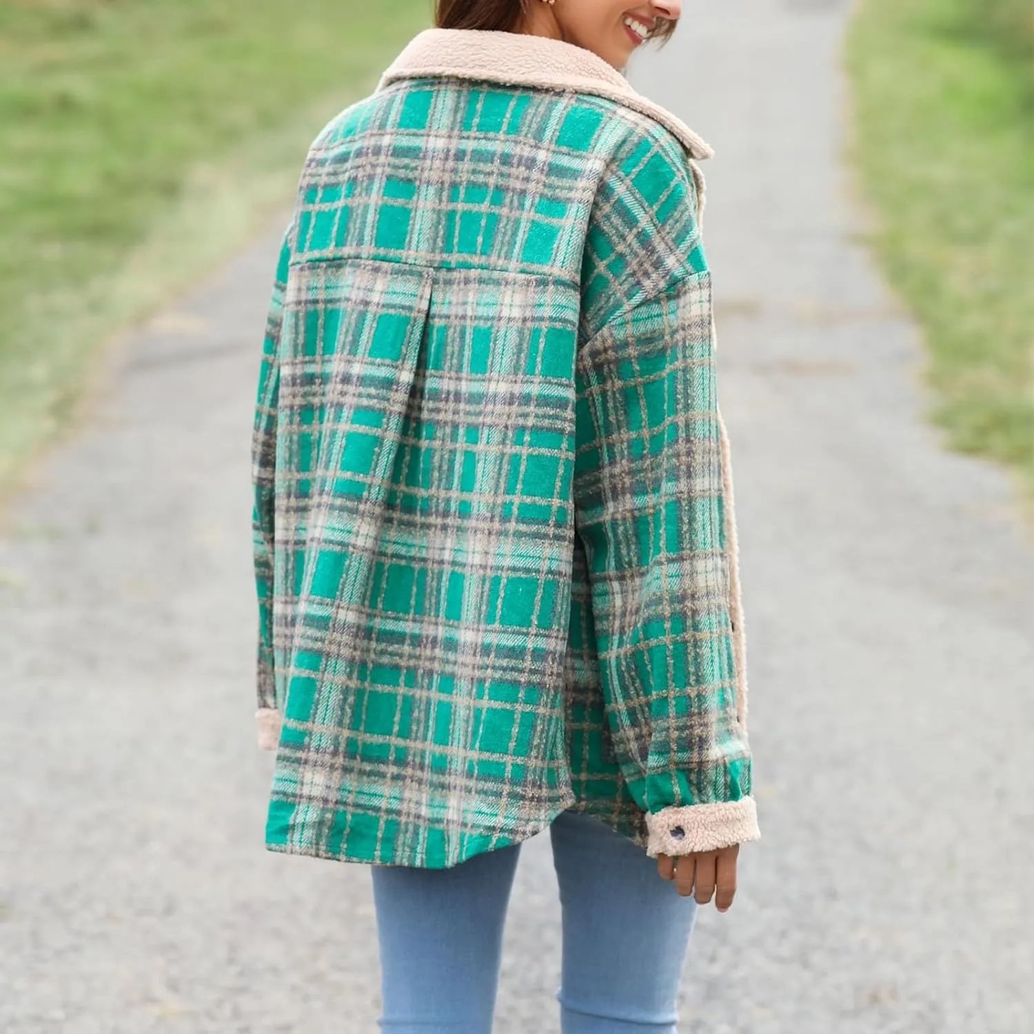 Womens Long Sleeve Plaid Jacket Flannel Lapel Button Down Fuzzy Shacket Jacket Casual Lapel Fleece Coats Fall Outfits
